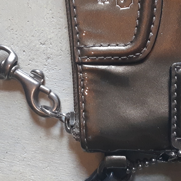 COACH, Small Bronze, Zip Wristlet - Picture 4 of 6